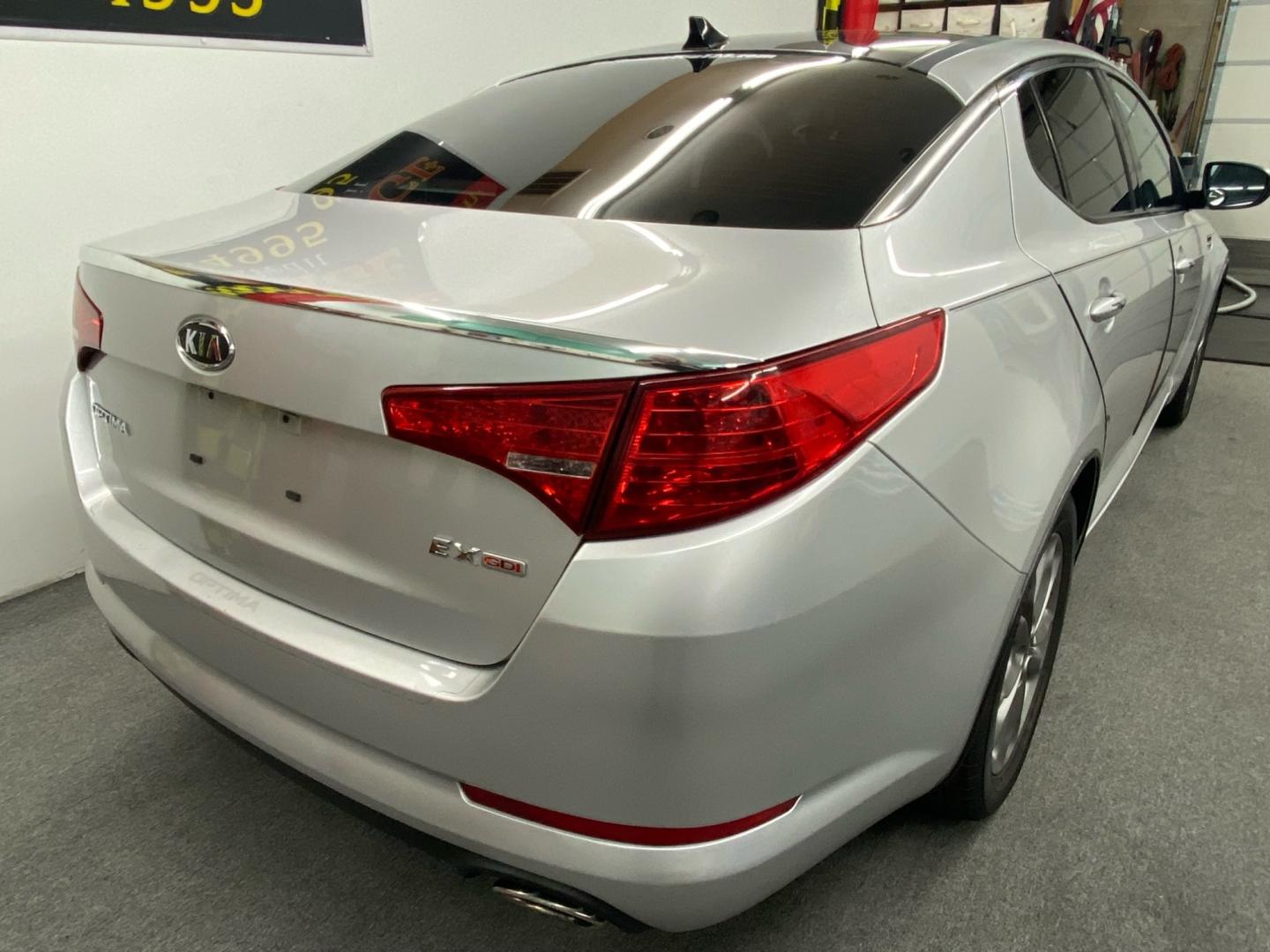 2011 SILVER /Gray Kia Optima EX (KNAGN4A78B5) with an 2.4L L4 DOHC 16V engine, 6-Speed Automatic transmission, located at 533 S West End Blvd., Quakertown, PA, 18951, (877) 257-4995, 40.343994, -75.303604 - INCLUDED IN THE SALE PRICE OF EVERY VEHICLE: 48 Hour Money Back Guarantee 6 Month - 6,000 Mile Warranty Brand New PA State Inspection & Emission $10 Oil Changes for the Life of the Loan Complete CARFAX - Photo#3